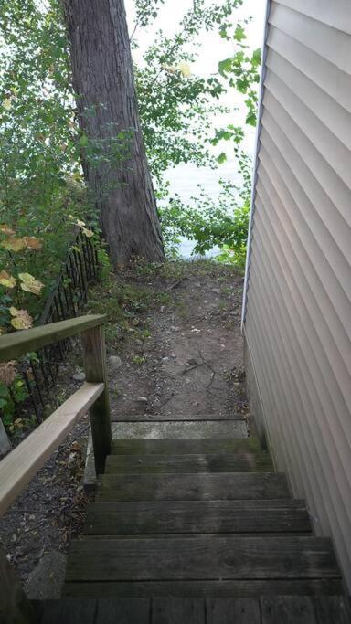 Queen Bed Beautiful Sunset W River View Fast Wifi Apartment Troy Exterior photo